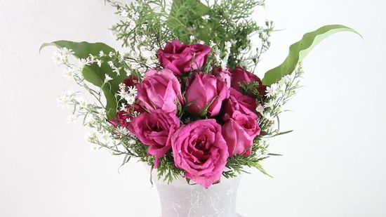 How To Arrange A Dozen Roses In A Vase: 11 Steps (With Pictures)