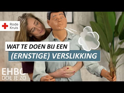 Wat moet je doen als iemand stikt? | Rode Kruis